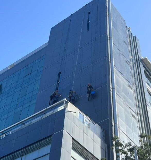 Dış cam temizliği çalışmaları