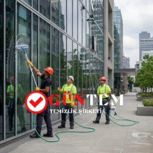 Plaza cam temizliği çalışmaları