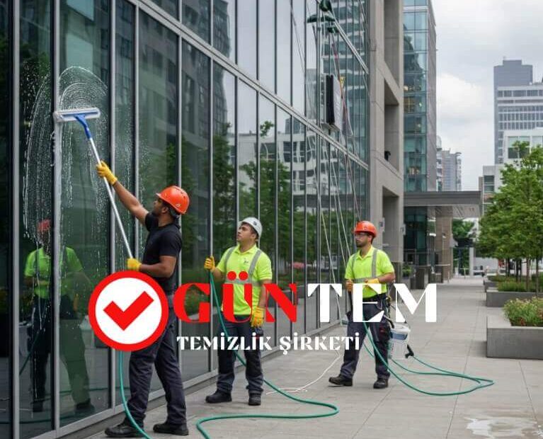 Plaza cam temizliği çalışmaları