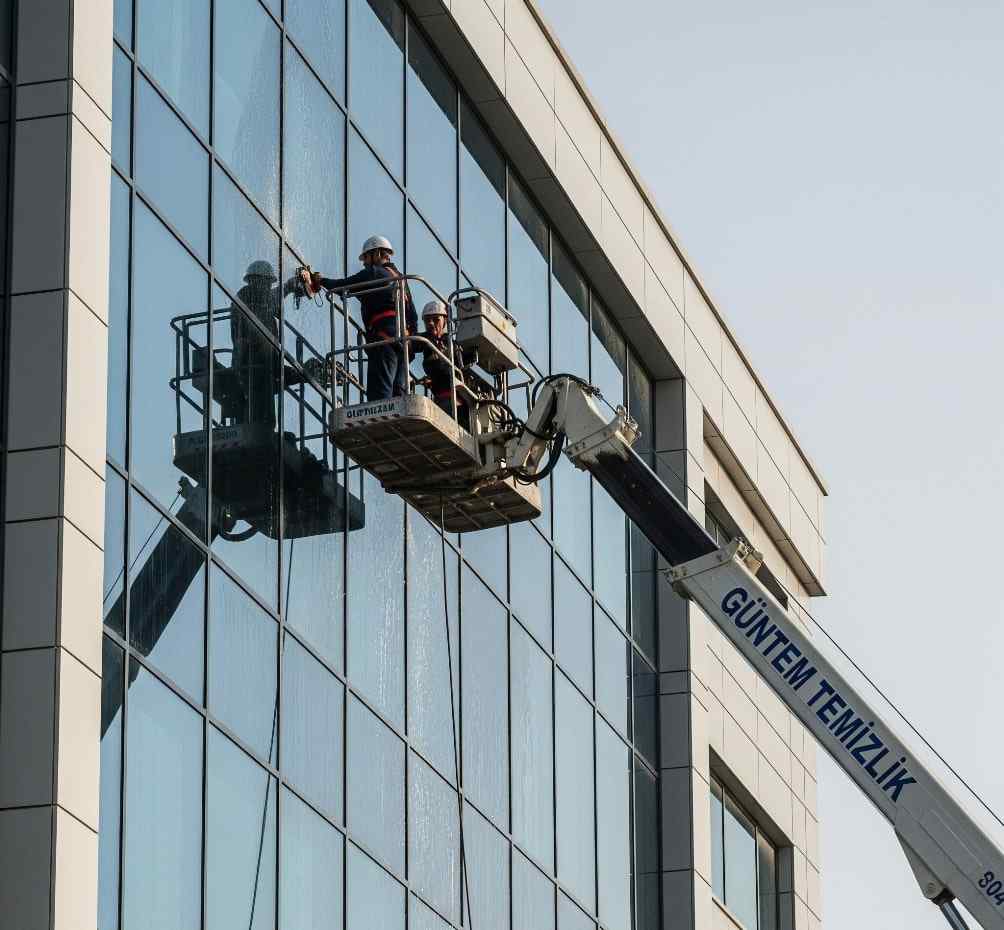 Vinçli ve sepetli platform erişimi ile Kayaşehir dış cephe temizliği hizmeti