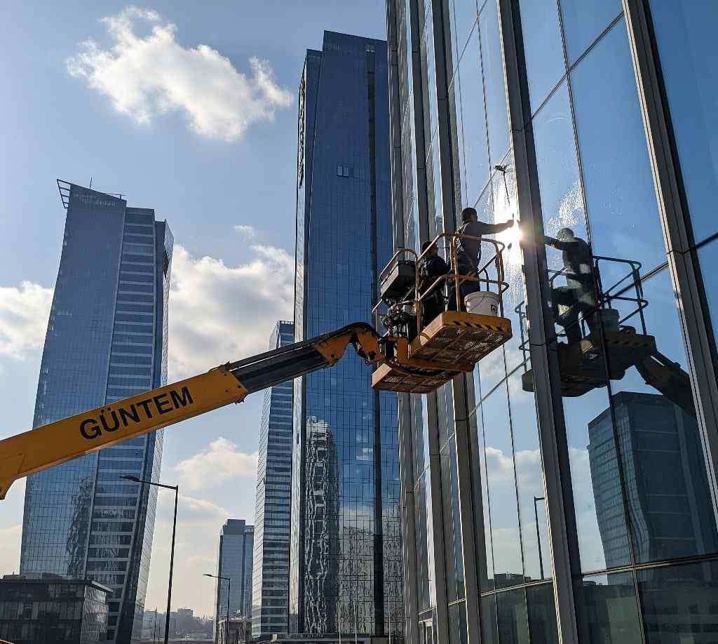 Sepetli vinç ile Kartal dış cephe temizliği hizmetleri