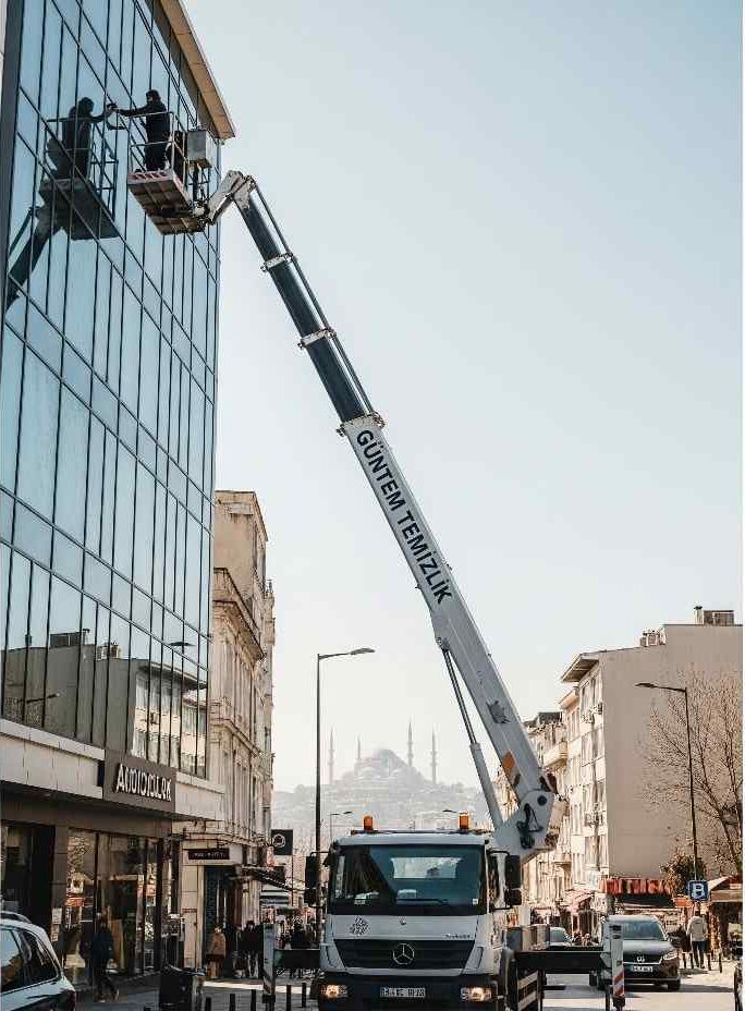 Sepetli vinç platformu ile Göztepe dış cephe temizliği hizmetleri