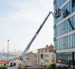 Sepetli vinçle Ümraniye dış cephe temizliği hizmetleri - Güntem Temizlik