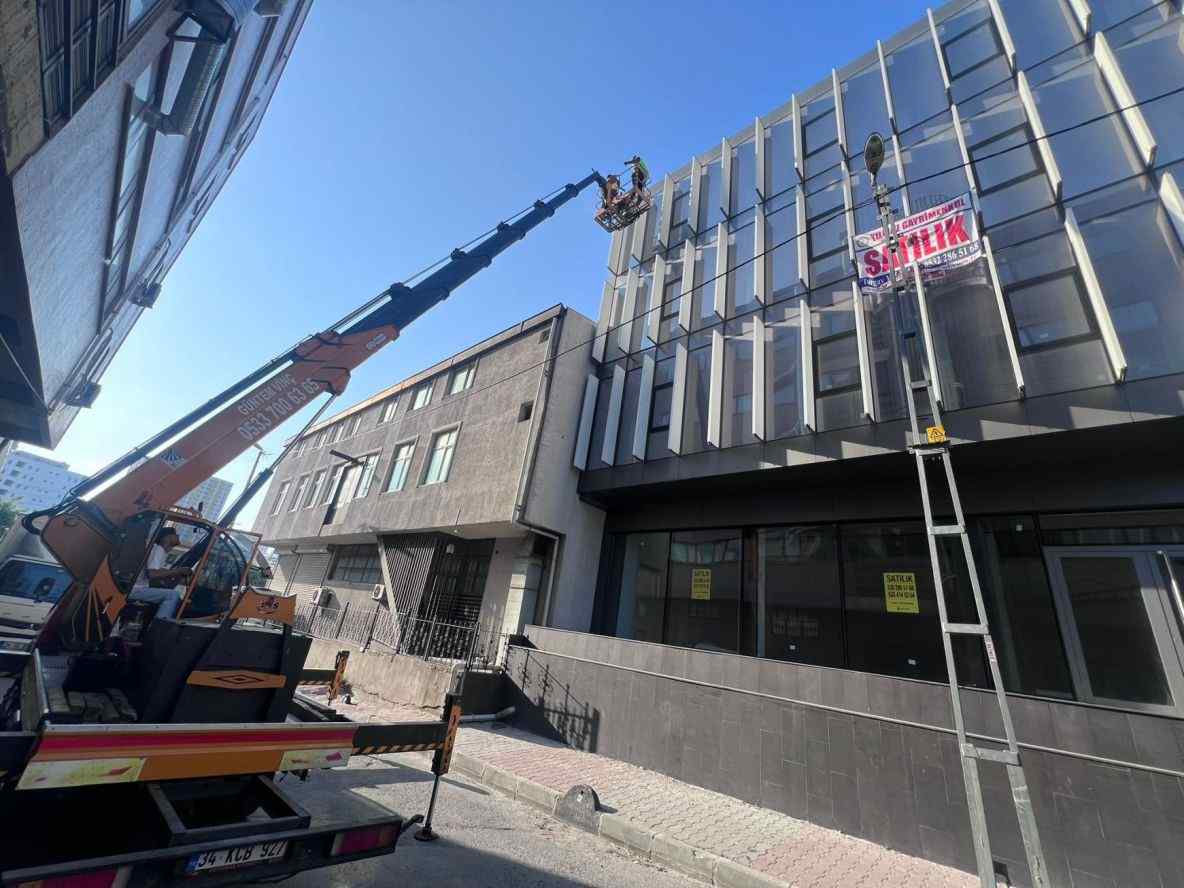 Sepetli vinç ile İstanbul Avrupa Yakası dış cephe temizliği hizmetleri