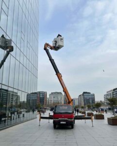 Sepetli vinç ile Baltalimanı dış cephe cam temizliği hizmetleri