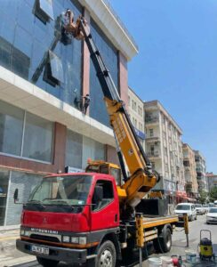 Sepetli vinç ile Denizli dış cephe temizliği hizmetleri: Güntem Temizlik Şirketi