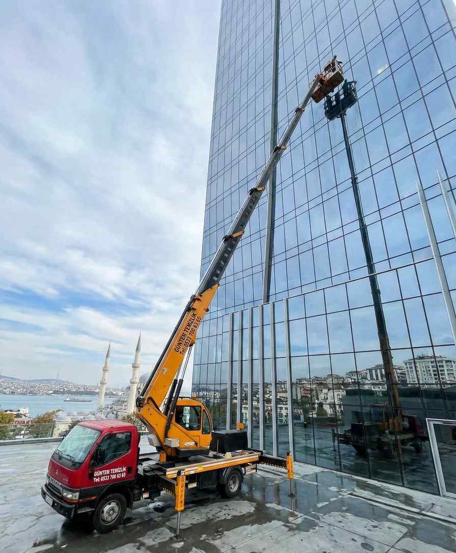Sepetli vinç ile İncirli dış cephe temizliği hizmetleri: Güntem