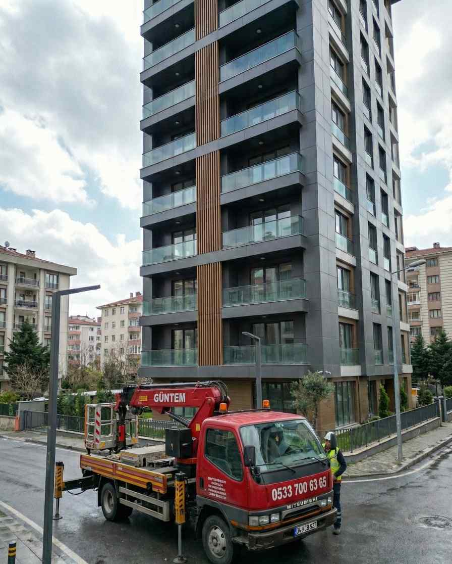 Vinç sistemleri ile İçerenköy dış cephe temizliği hizmetleri: Güntem Temizlik