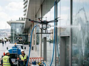 Drone ile yapılan güvenli dış cephe temizliği
