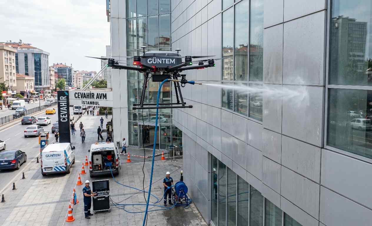 Drone ile alüminyum kompozit panel temizliği
