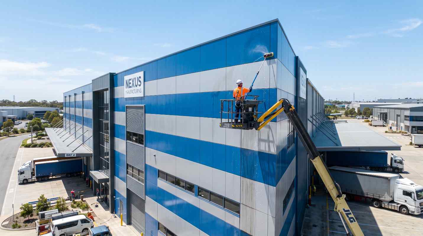 Fabrika sandviç panel cephe yıkama çalışmaları